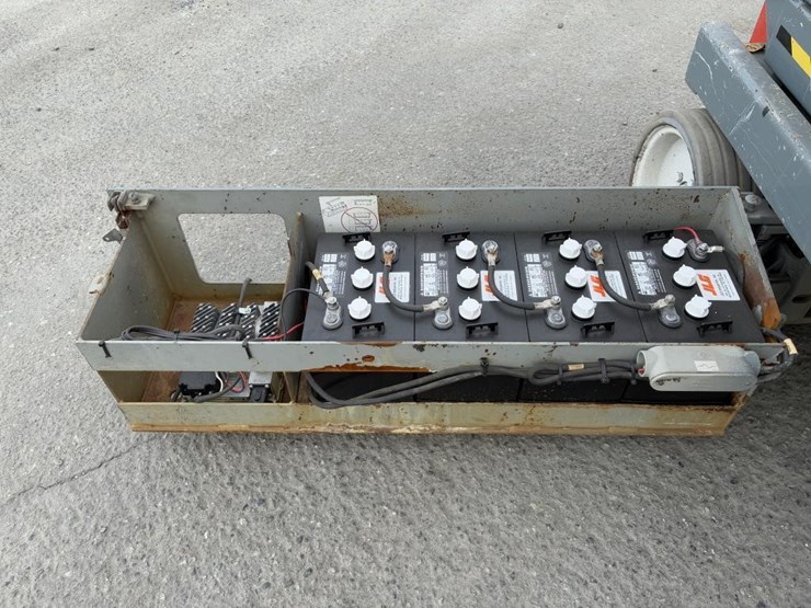 2005-skyjack-sj-3226-scissor-lift-image-6