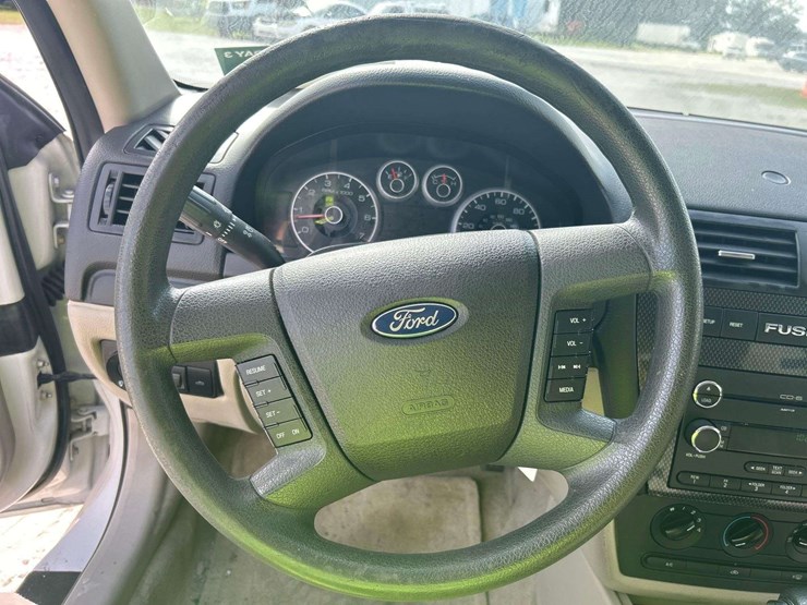 2008-ford-fusion-se-sedan-image-13