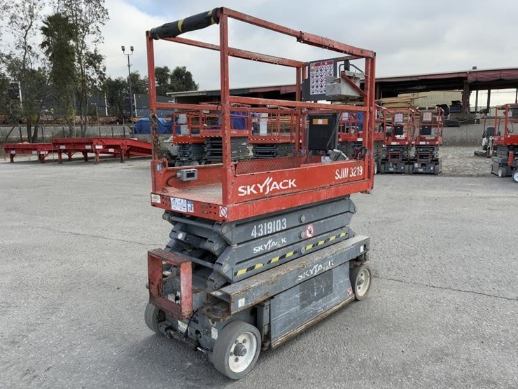 skyjack-sj-3219-scissor-lift-image-3