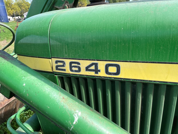 john-deere-2640-image-25