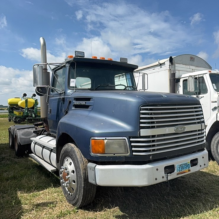 1997 Ford Aero max day cab semi, 60 series detroit, 9 speed manual