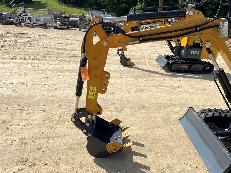 #208-•-new-rt12r-mini-excavator-image-9
