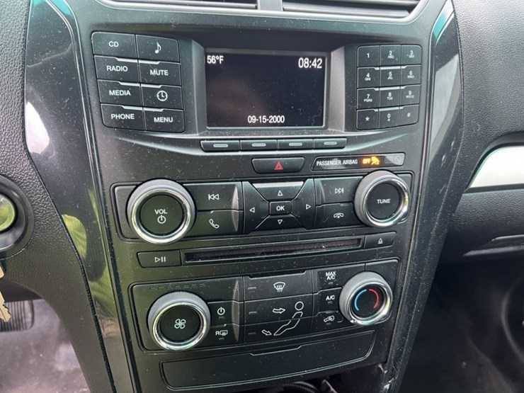 2017-ford-explorer-image-28