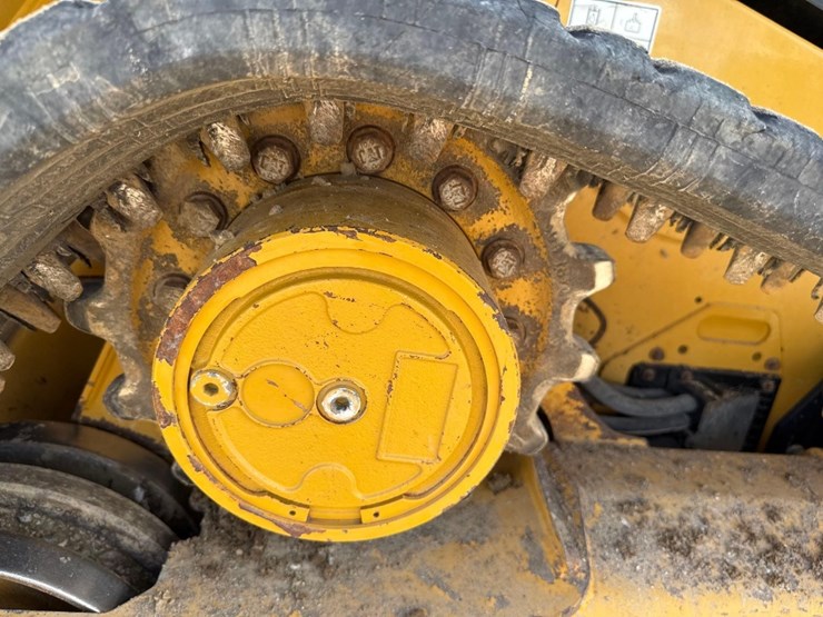 2023-caterpillar-259d3-image-15