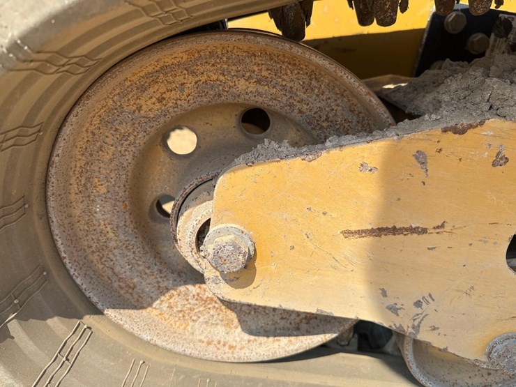 2023-caterpillar-259d3-image-11