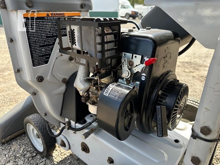 white-yard-boss-950-chipper/-vac-136-image-6
