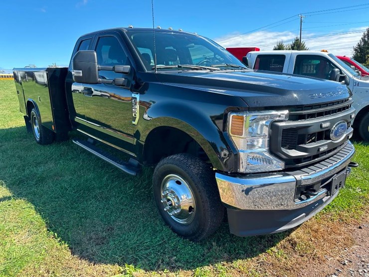 2022-ford-f350-xl-image-3