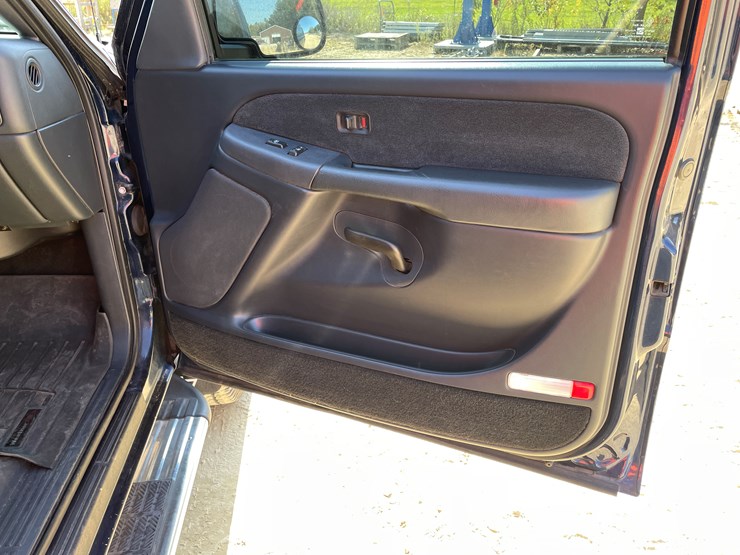 2002-chevrolet-silverado-2500hd-image-36