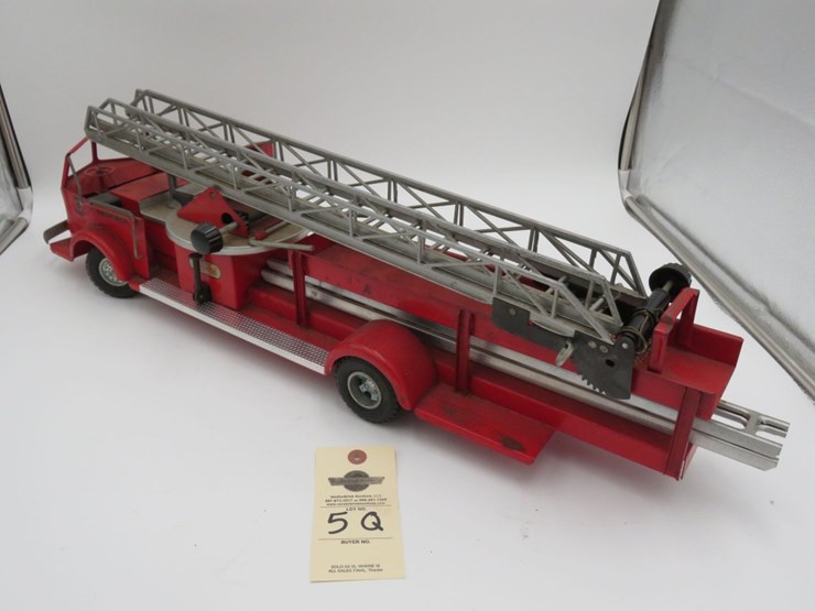1950's-doepke-model-toys-aerial-ladder-fire-truck-image-4