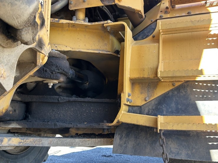 2004-volvo-a40d-image-48