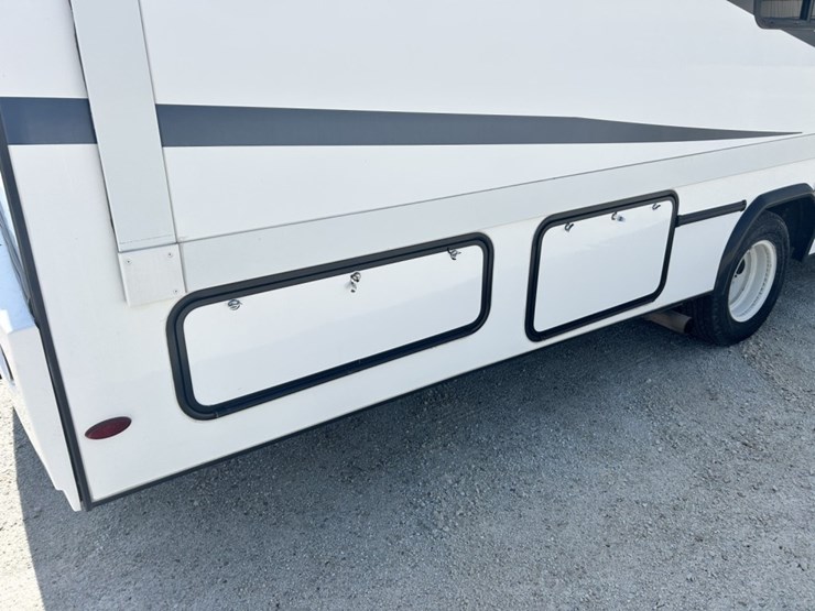 2023-ford-e450-image-19