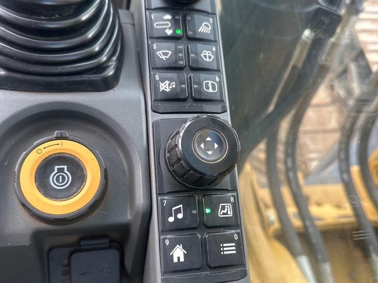 2019-caterpillar-320-image-27