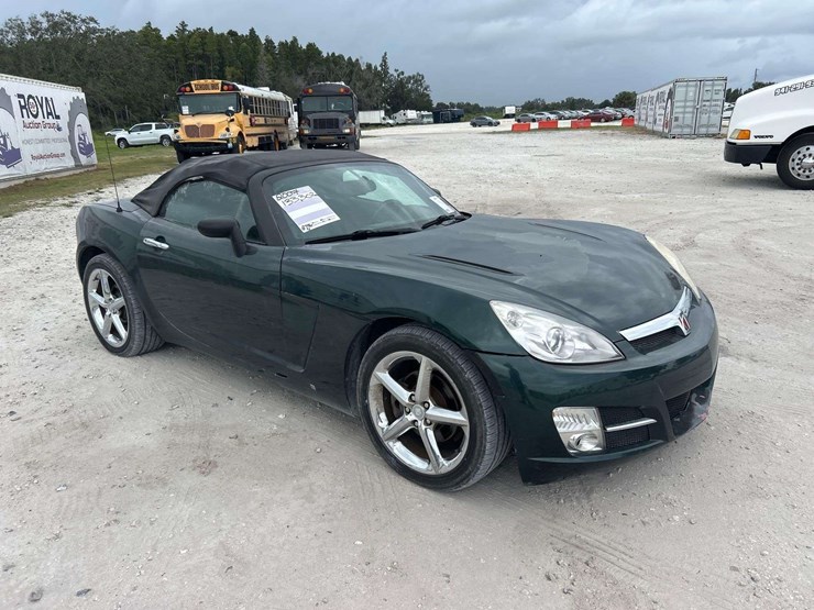 2007-saturn-sky-convertible-coupe-image-2