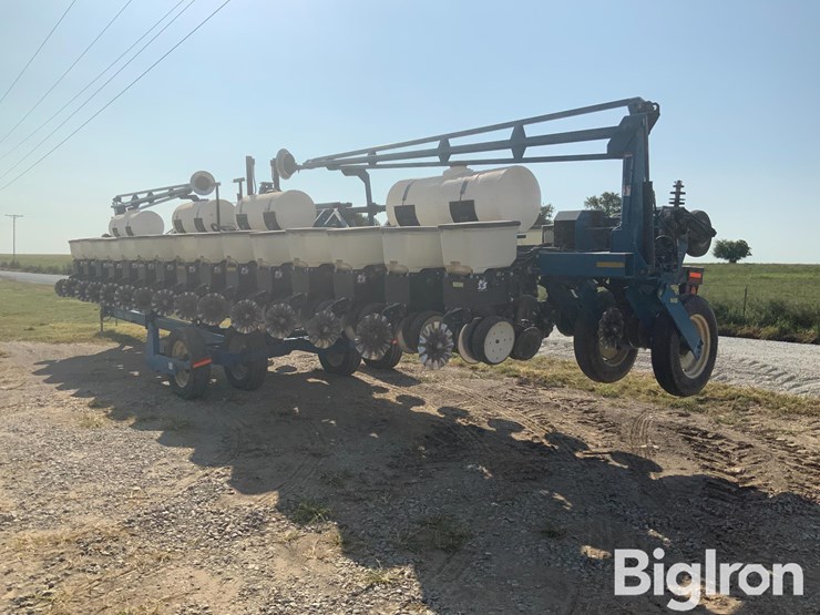 2005-kinze-3600-image-7