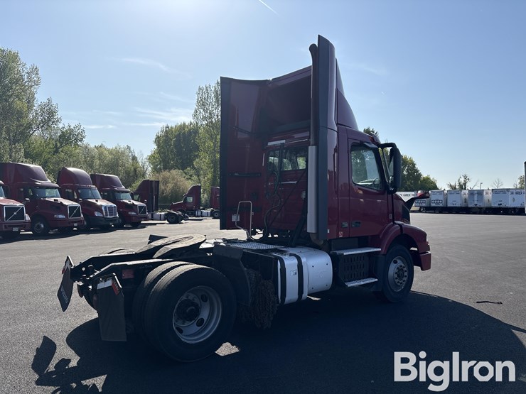 2015-volvo-vnm42t-truck-tractor-image-5