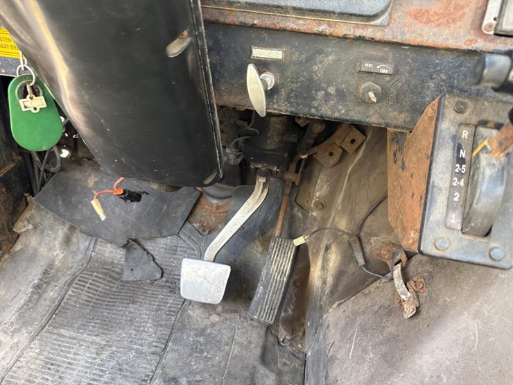 #1815-•-1985-international-1954-cab-chassis-truck-image-45