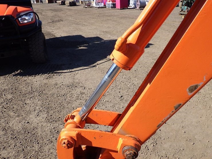 takeuchi-tb260-image-19