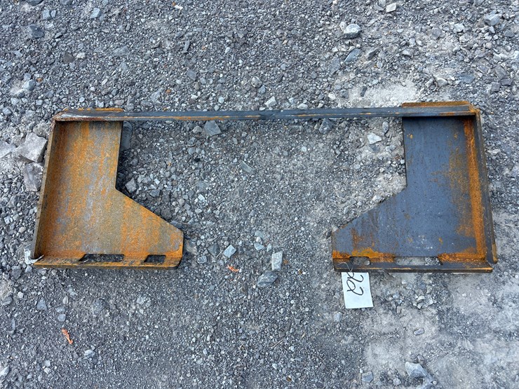 #22-•-(1)-open-back-skid-steer-mount-plate-image-1