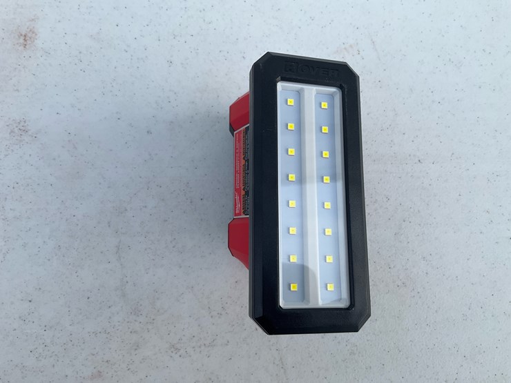 #1561-•-milwaukee-m12™-rover™-service-and-repair-flood-light-w/-usb-charging-image-2