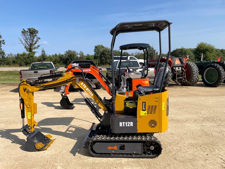 #207-•-new-rt12r-mini-excavator-image-2