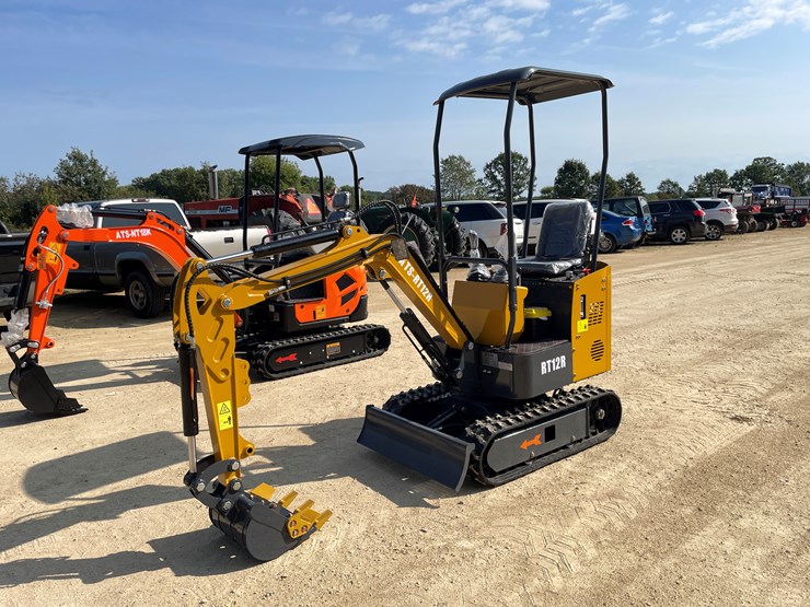 #207-•-new-rt12r-mini-excavator-image-1