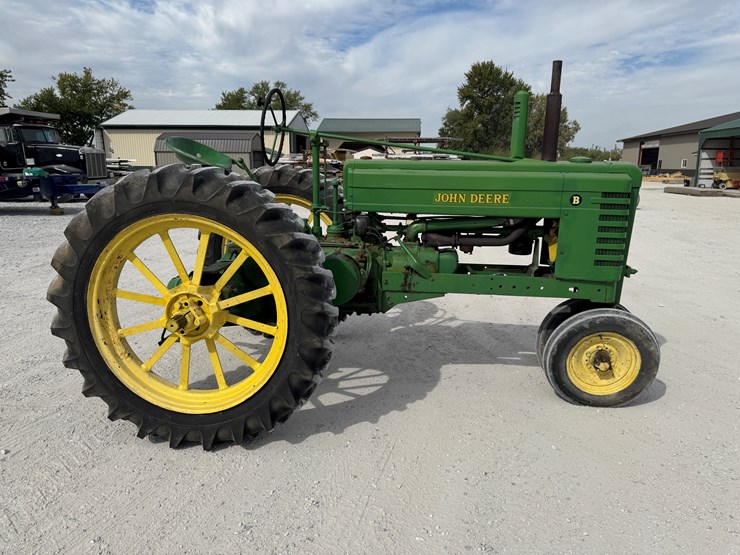 john-deere-b-image-13