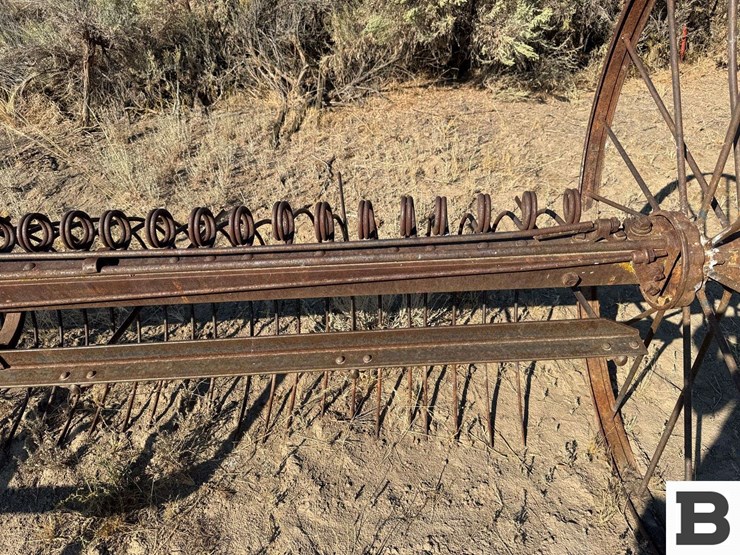 antique-hay-rake-image-13