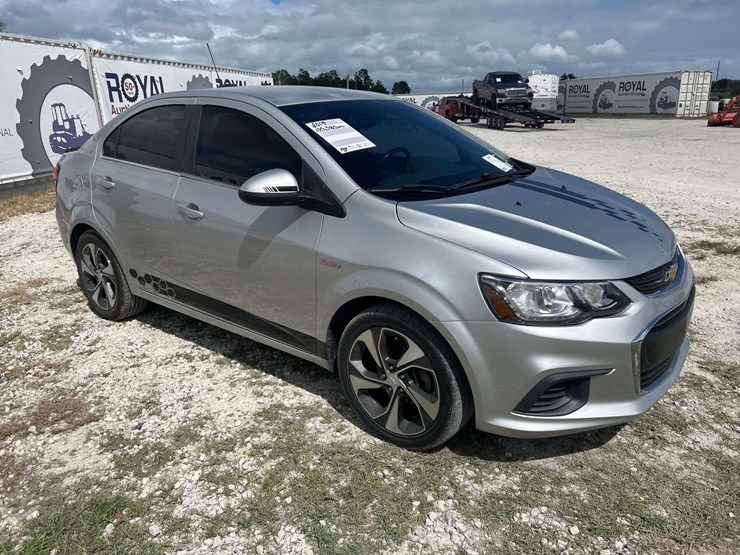 2017-chevrolet-sonic-premier-sedan-image-2