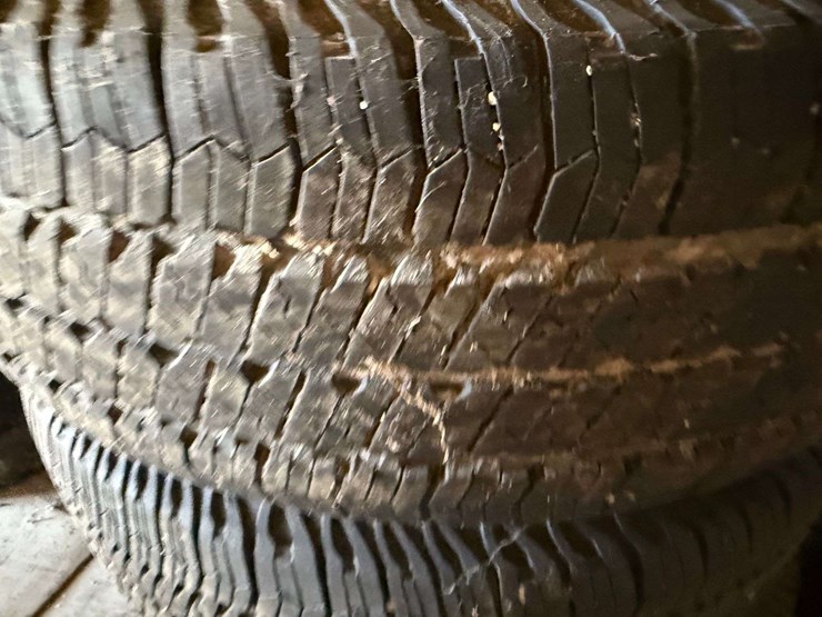 255/75r17-tires-on-jeep-5-bolt-rims-image-5