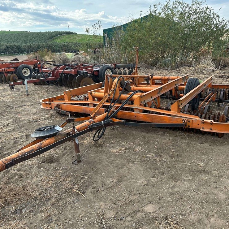 Bearcat Seedbed Maker