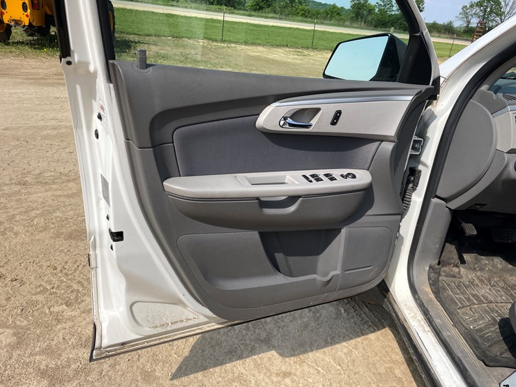 2012-chevrolet-traverse-ls-image-29