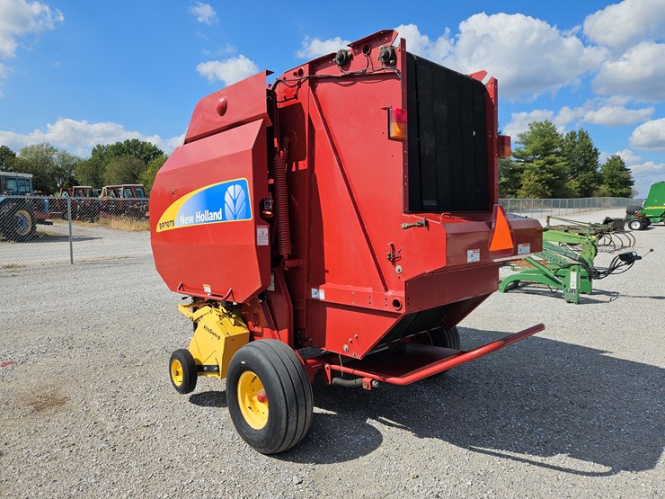 2008-new-holland-br7070-image-7