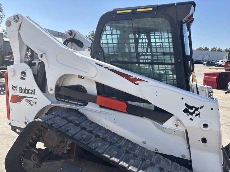2022-bobcat-t870-image-15