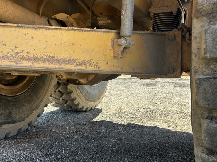2004-volvo-a40d-image-43