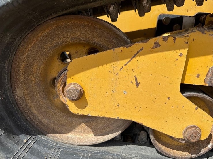 2023-caterpillar-259d3-image-11