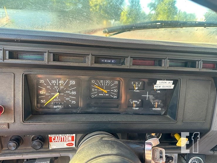 1996-ford-f800-image-12