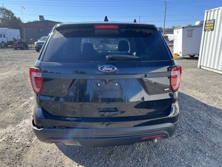 2017-ford-explorer-image-5