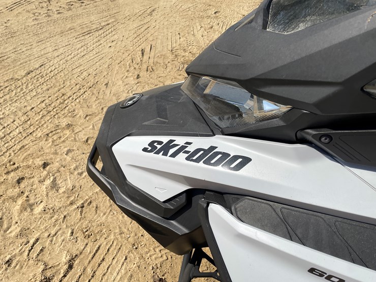 #1896-•-2020-ski-doo-grand-touring-600-snowmobile-(sells-with-bill-of-sale-only)-image-9