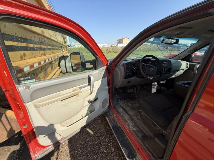 #2141-•-2013-chevrolet-silverado-2500hd-4x4-pickup-truck-image-20
