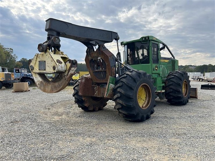 2018-deere-648l-image-5