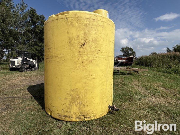 yellow-plastic-3000-gal-liquid-tank-image-3