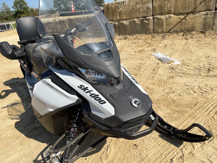 #1896-•-2020-ski-doo-grand-touring-600-snowmobile-(sells-with-bill-of-sale-only)-image-16