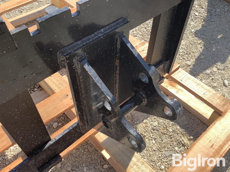mini-excavator-pallet-fork-attachment-image-9