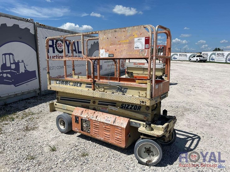 1996-jlg-commander-cm2033-20ft-electric-scissor-lift-image-2