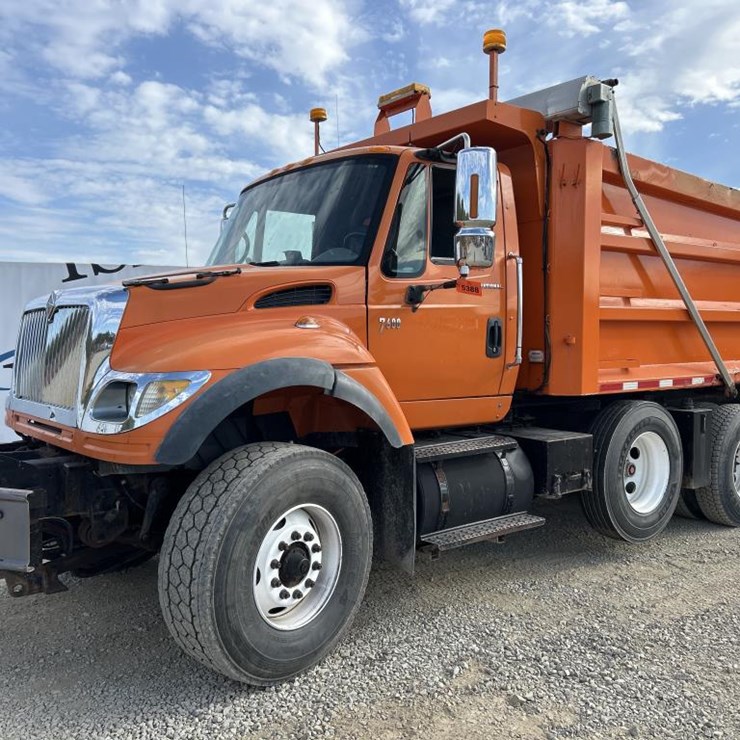 2005 INTERNATIONAL 7600