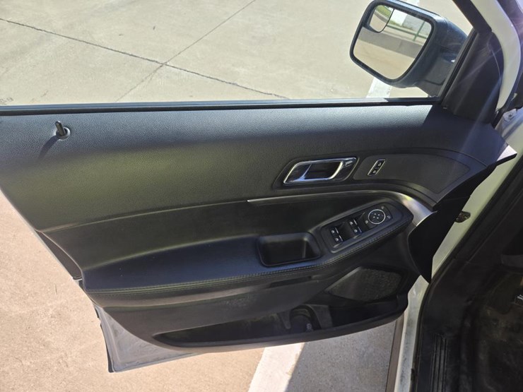 #1825-•-2019-ford-police-interceptor-suv-image-10