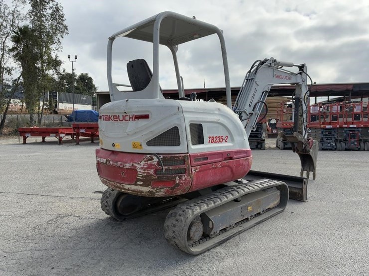 2018-takeuchi-tb253-2-excavator-image-3