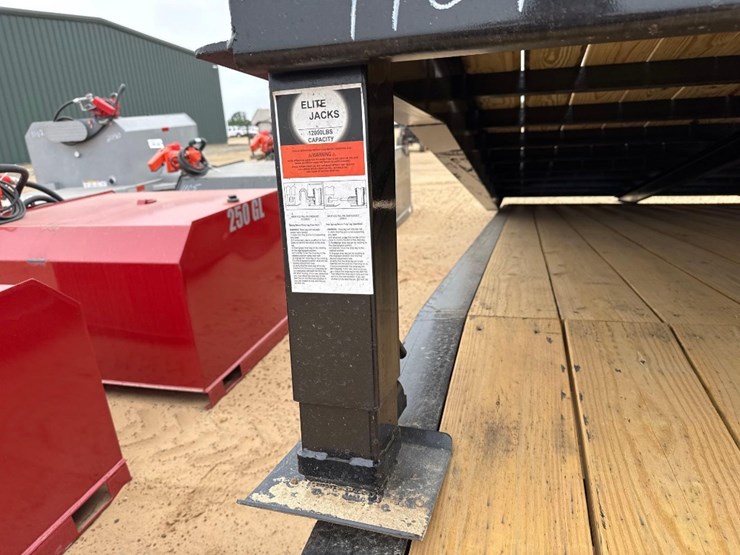 unused-xstar-101"-x-20'-loading-ramp-image-4