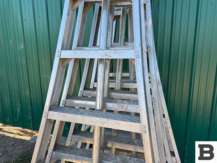 8'-aluminum-orchard-ladders-image-6
