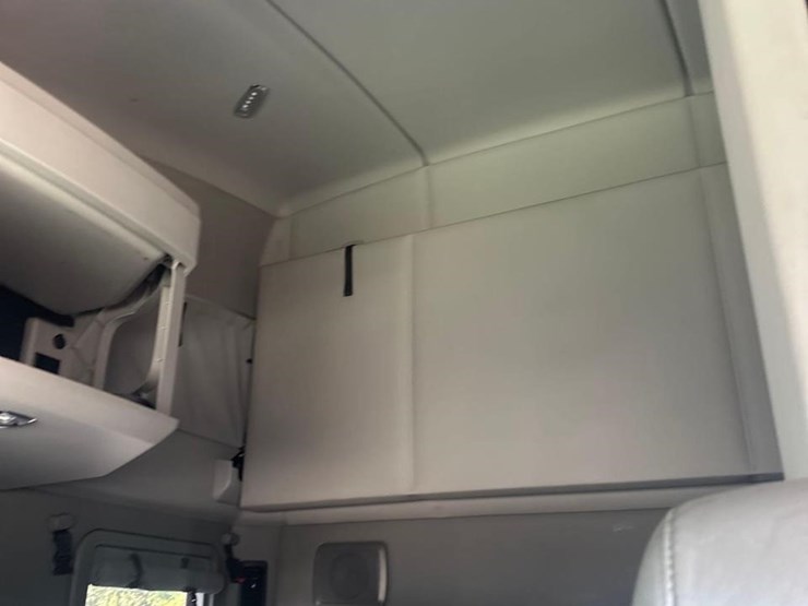 2019-kenworth-t680-image-37